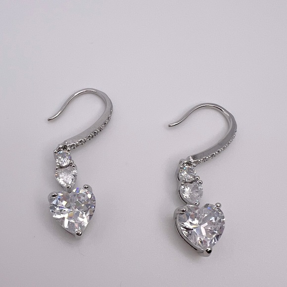 Dangling Heart Diamond Simulant Earrings - Picture 1 of 2